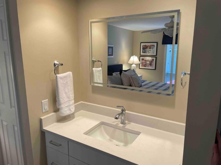 In The Heart Of Harbour Town 2Br 2Ba Pool Access Close To Beach Hilton Head Island Exterior foto