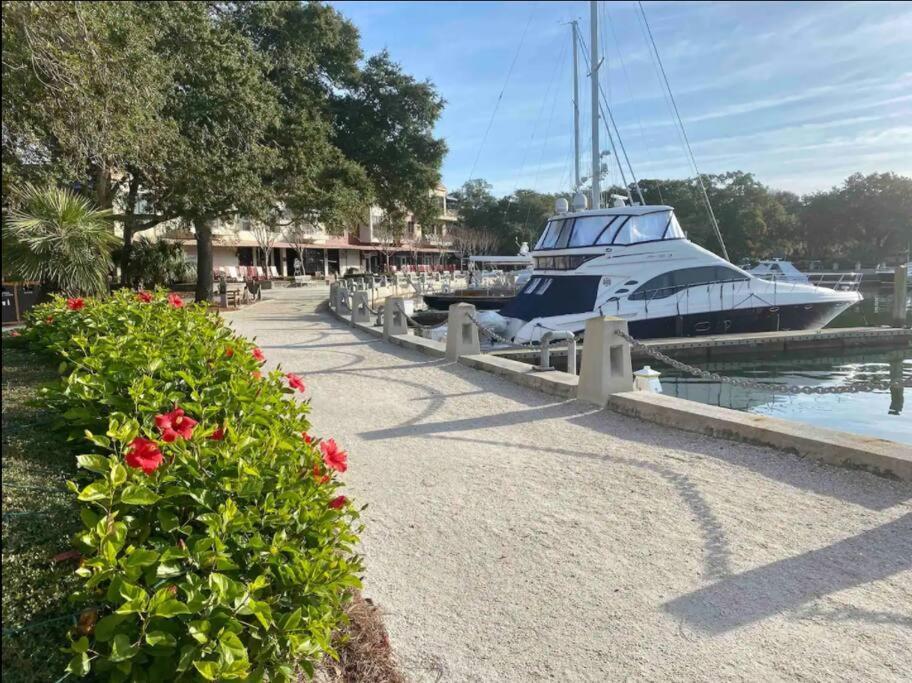 In The Heart Of Harbour Town 2Br 2Ba Pool Access Close To Beach Hilton Head Island Exterior foto